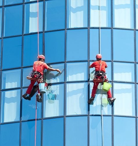 Мытье фасадов промальпинистами в Великих Луках