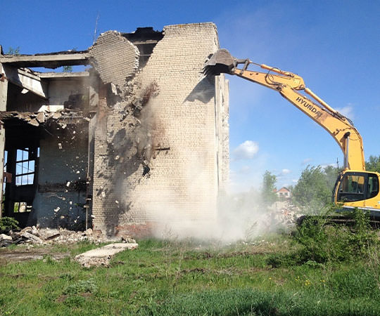 Демонтаж зданий в Великих Луках и  Псковской области